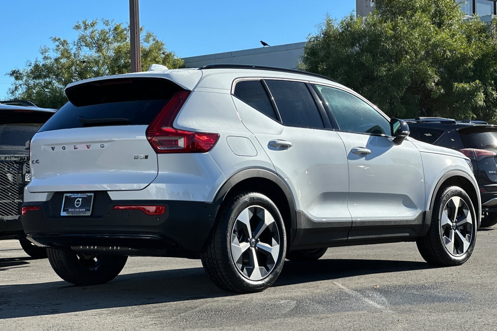 2026 Volvo XC40 Plus AWD photo 2