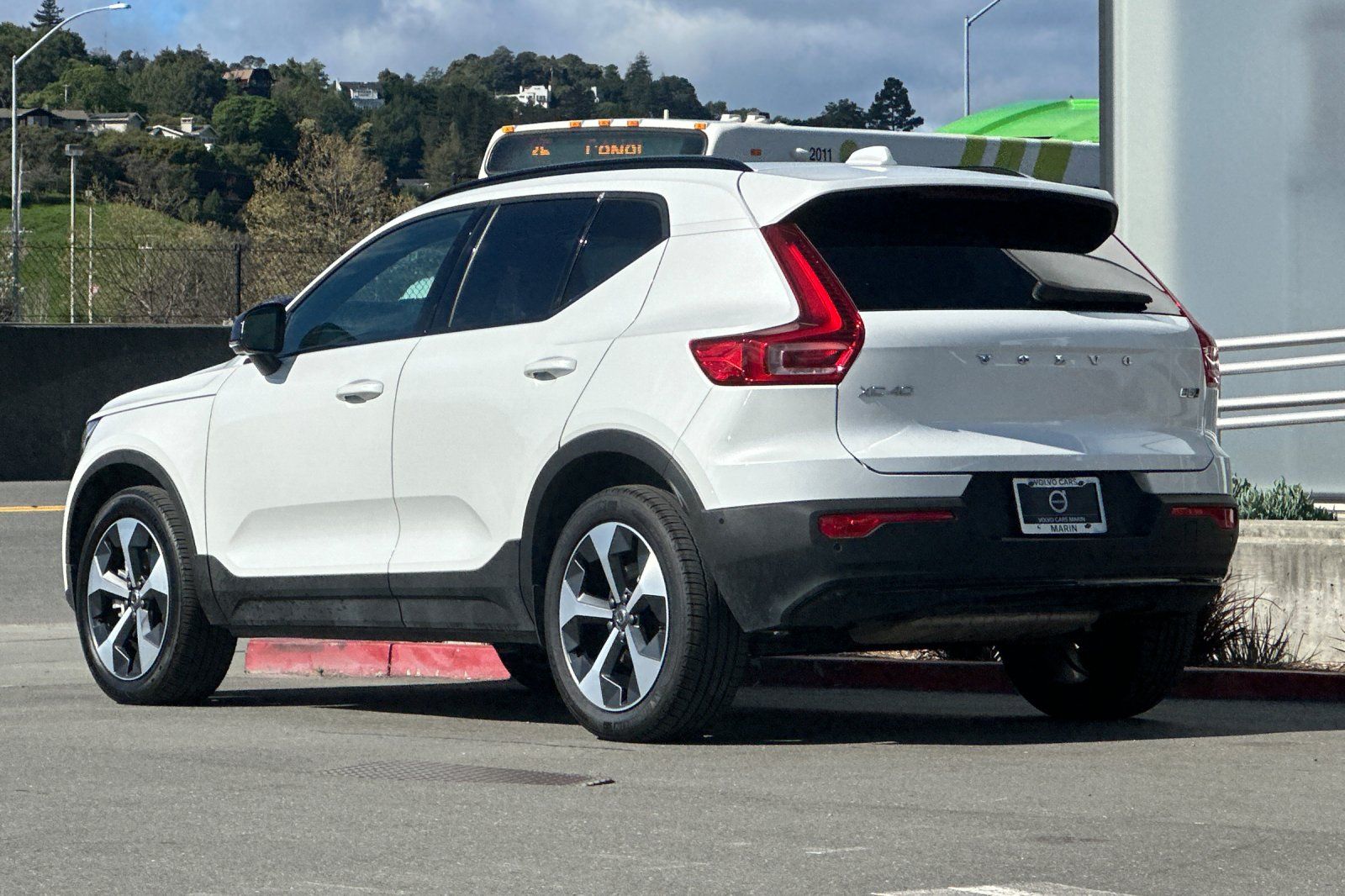 2025 Volvo XC40 B5 Plus Dark Theme photo 6