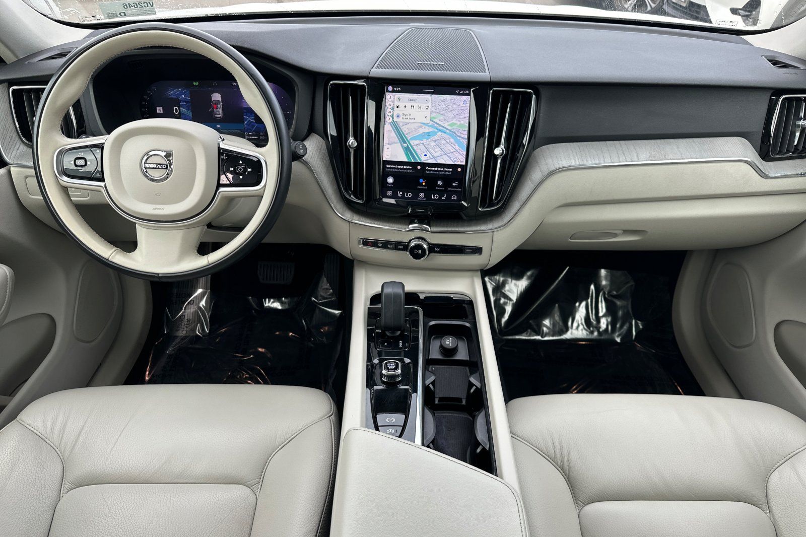 2023 Volvo XC60 Recharge Plug-In Hybrid Plus Bright photo 2