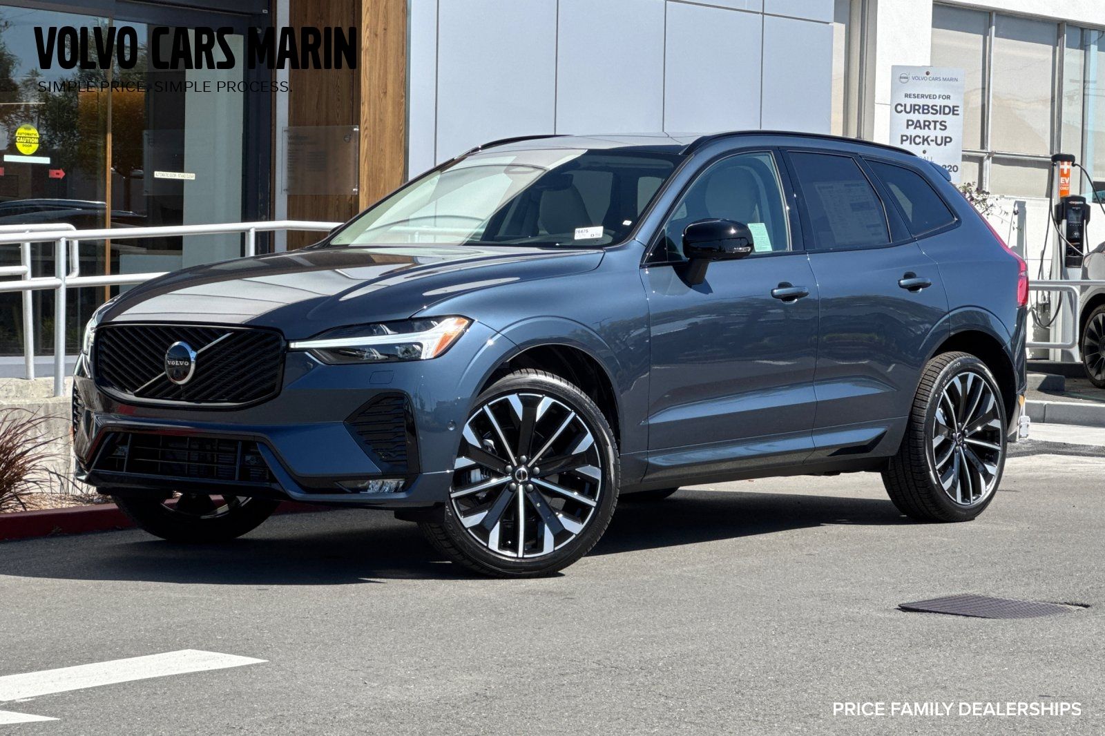 2026 Volvo XC60 B5 Ultra Dark AWD's photo