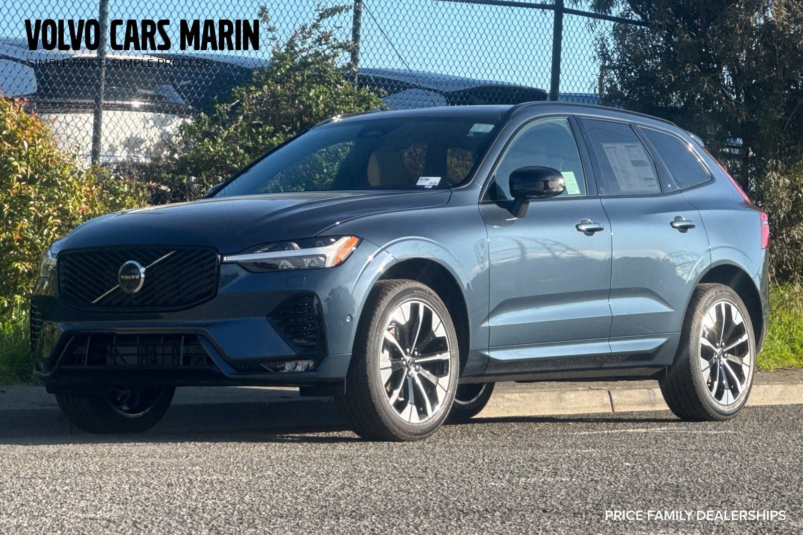 2026 Volvo XC60 B5 Plus Dark AWD's photo