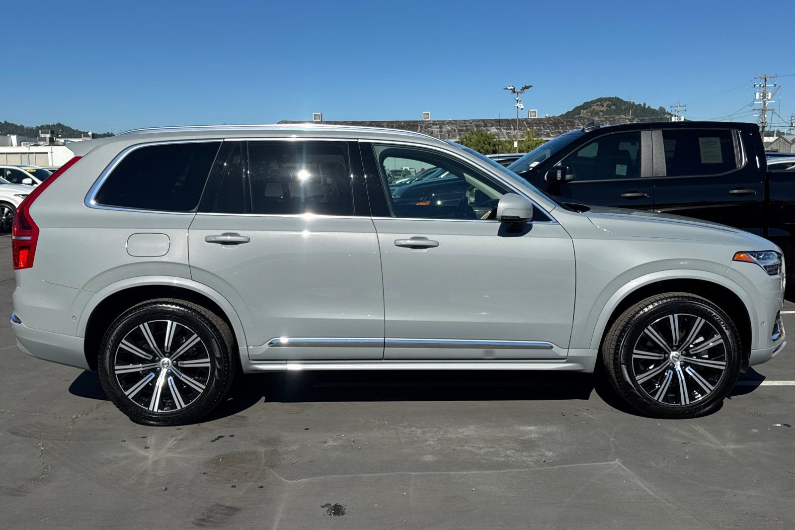 2025 Volvo XC90 B6 Plus 7-Seater photo 3