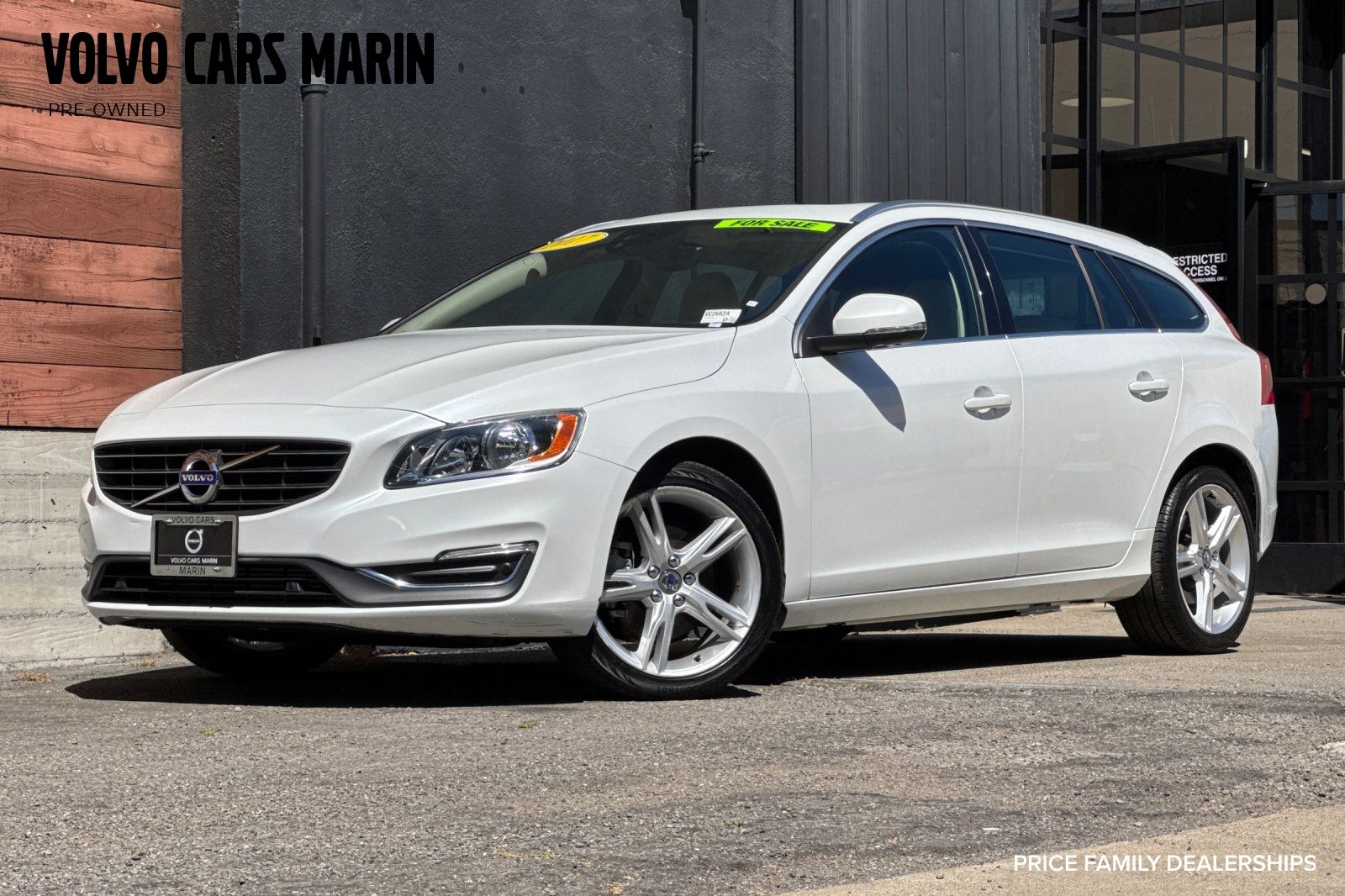 2017 Volvo V60 T5 FWD Premier's photo