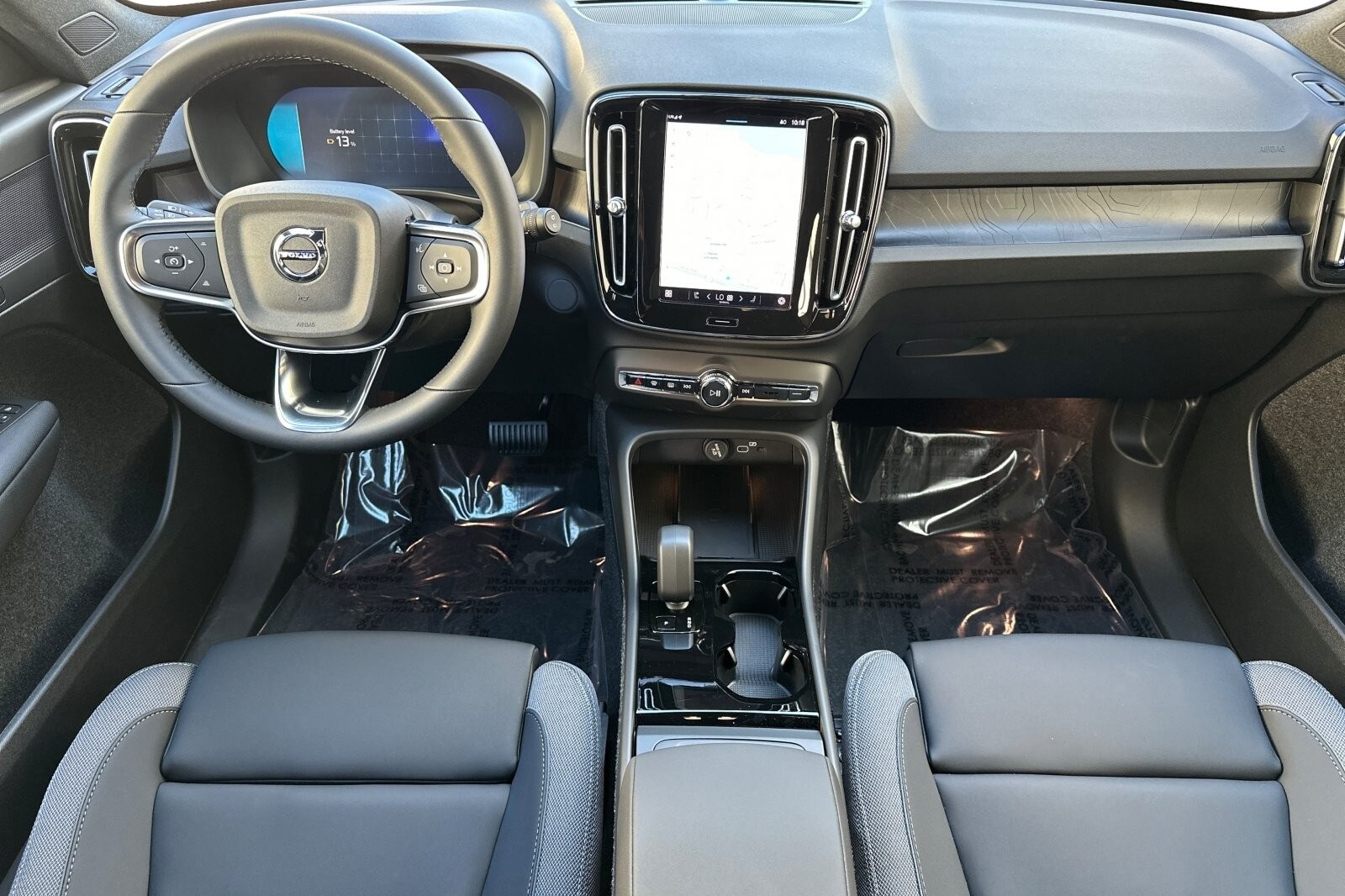 2025 Volvo EX40 Twin Motor Core photo 3