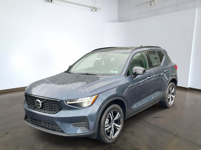2026 Volvo XC40 Core