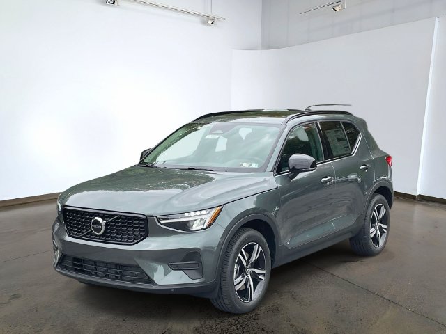 2026 Volvo XC40 Core