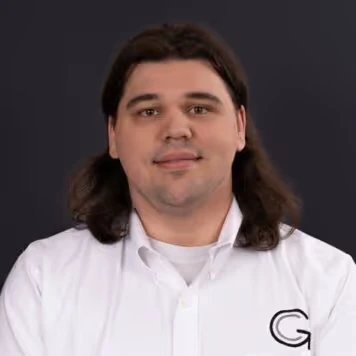 Staff member CJ Bakaj from ID_e0761e