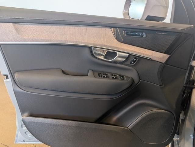 2026 Volvo XC90 Ultra - Photo 8