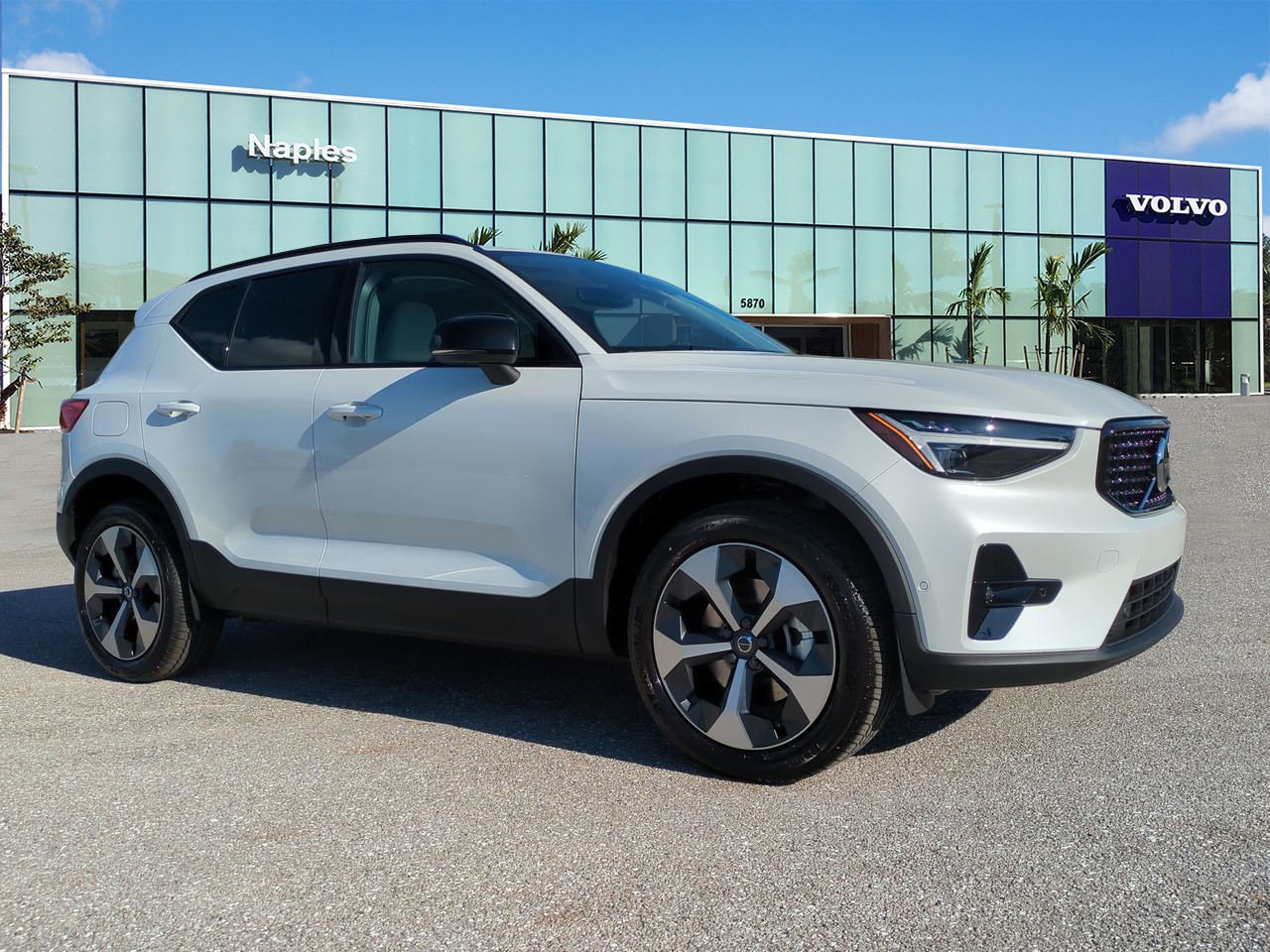 2026 Volvo XC40 Plus's photo