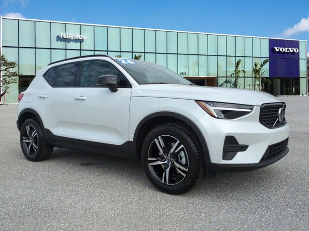 New 2026 Volvo XC40 B5 Core SUV