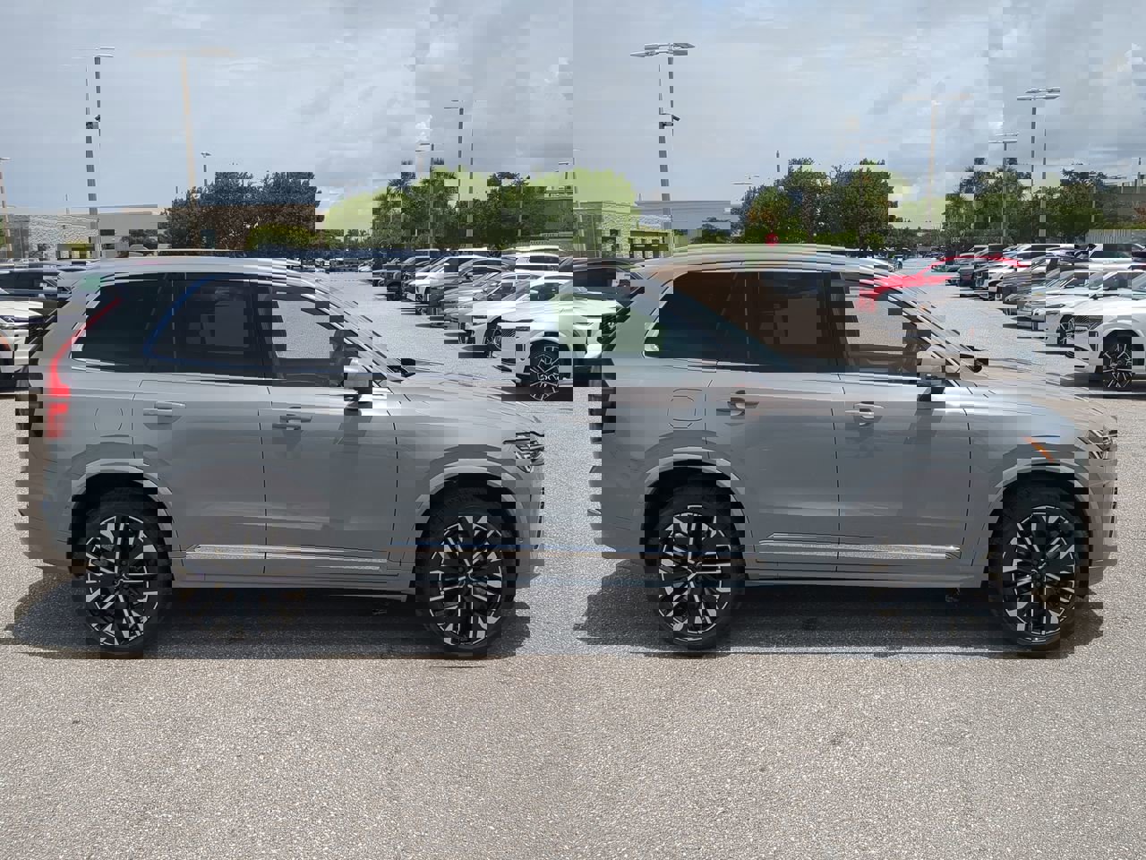 2026 Volvo XC90 Plus photo 4