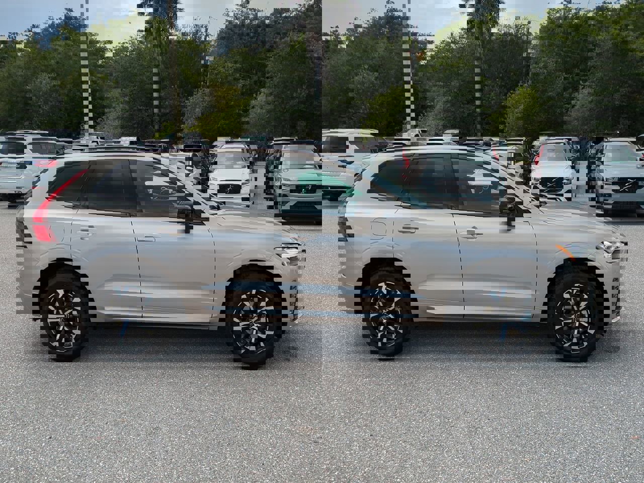 2026 Volvo XC60 B5 Core photo 4