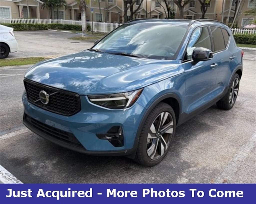 Used 2024 Volvo XC40 B5 Plus Dark Theme SUV