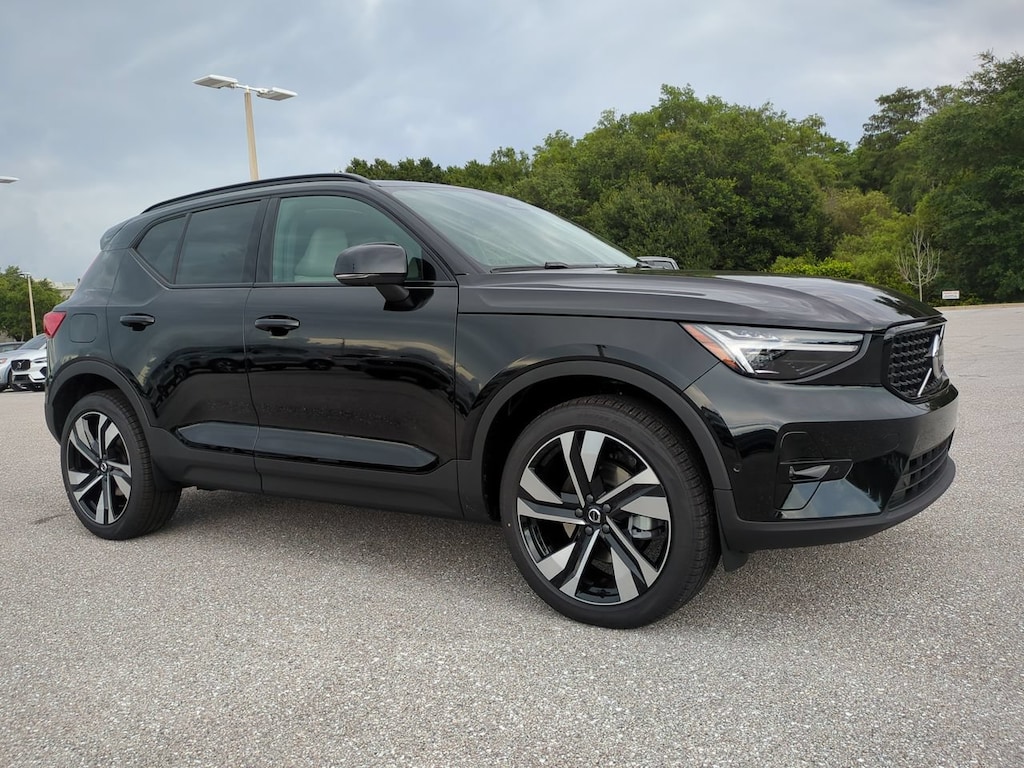 New 2026 Volvo XC40 B5 Ultra SUV