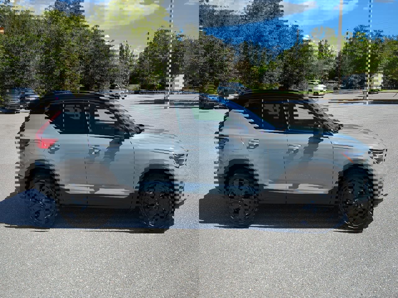 2026 Volvo XC40 photo 3