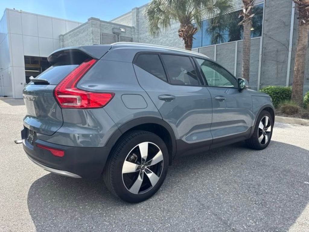 Used 2020 Volvo XC40 Momentum SUV