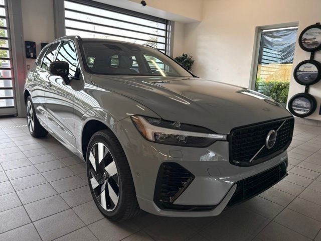 2025 Volvo XC60 T8 Plus Dark AWD's photo
