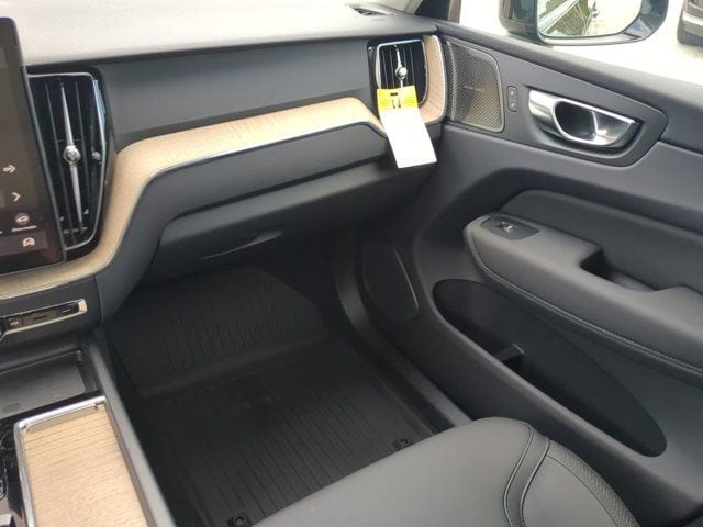 2026 Volvo XC60 Plus - Photo 18