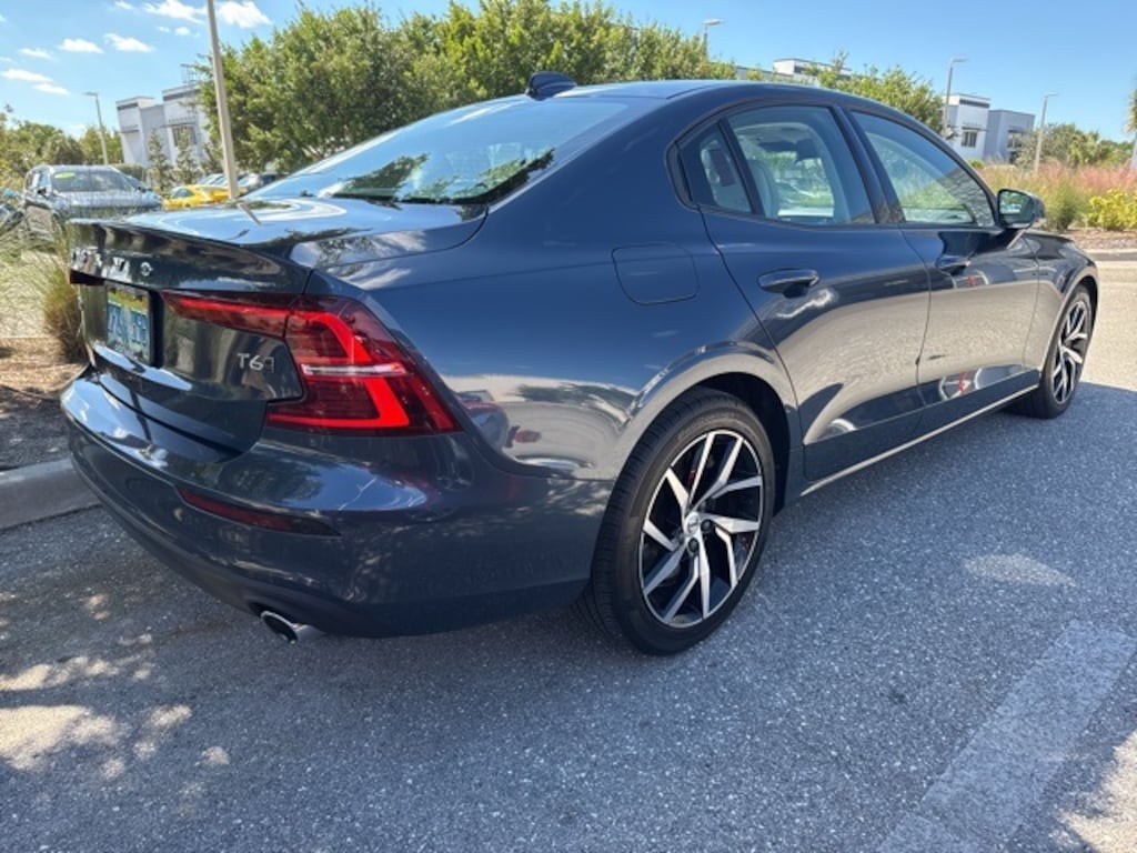 Used 2019 Volvo S60 T6 Momentum Sedan