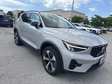 2025 Volvo XC40 B5 Plus Dark Theme SUV YV4L12UC9S2566544