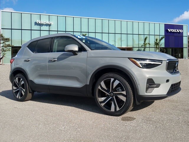 2025 Volvo XC40 B5 Plus Bright Theme SUV YV4L12UE8S2487075