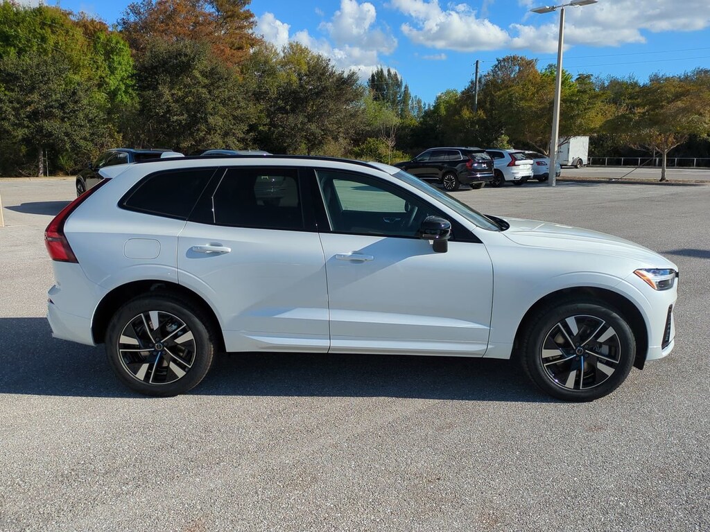 New 2026 Volvo XC60 plug-in hybrid T8 Core SUV