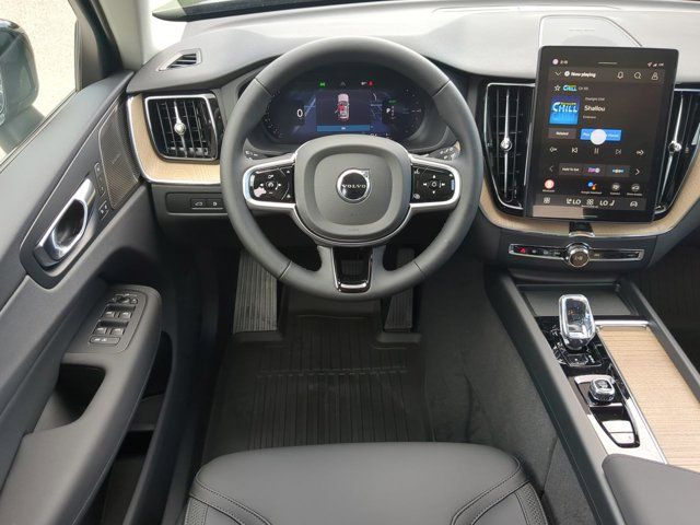 2026 Volvo XC60 Plus - Photo 17