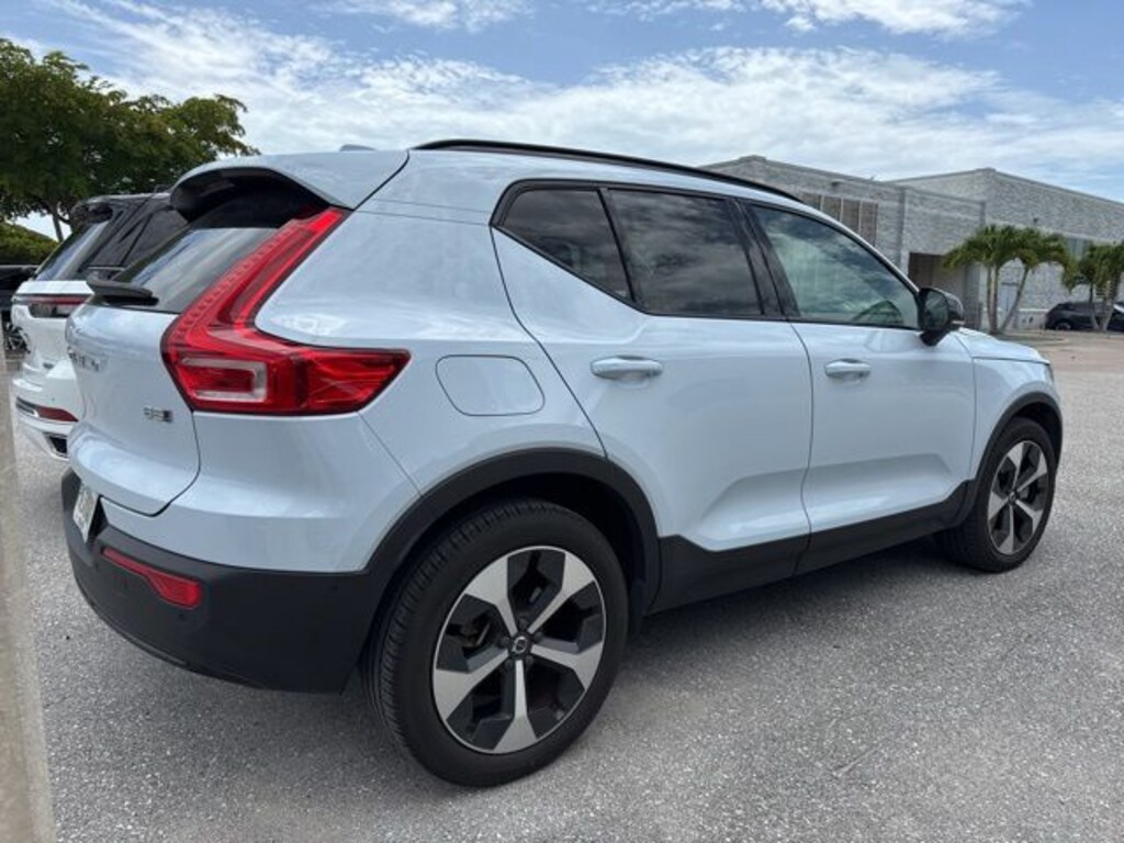 Used 2024 Volvo XC40 B5 Plus Dark Theme SUV