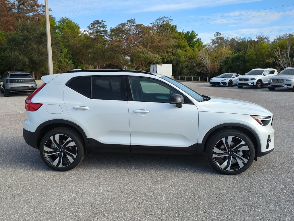 New 2026 Volvo XC40 B4 Plus SUV