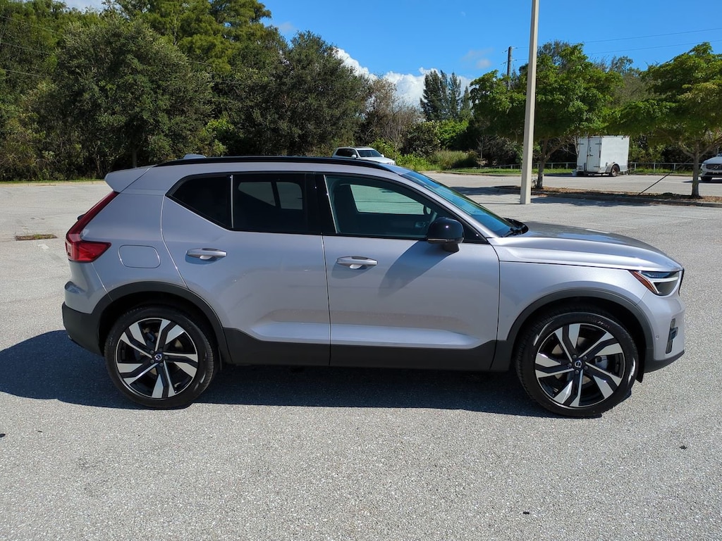 New 2026 Volvo XC40 B4 Plus SUV