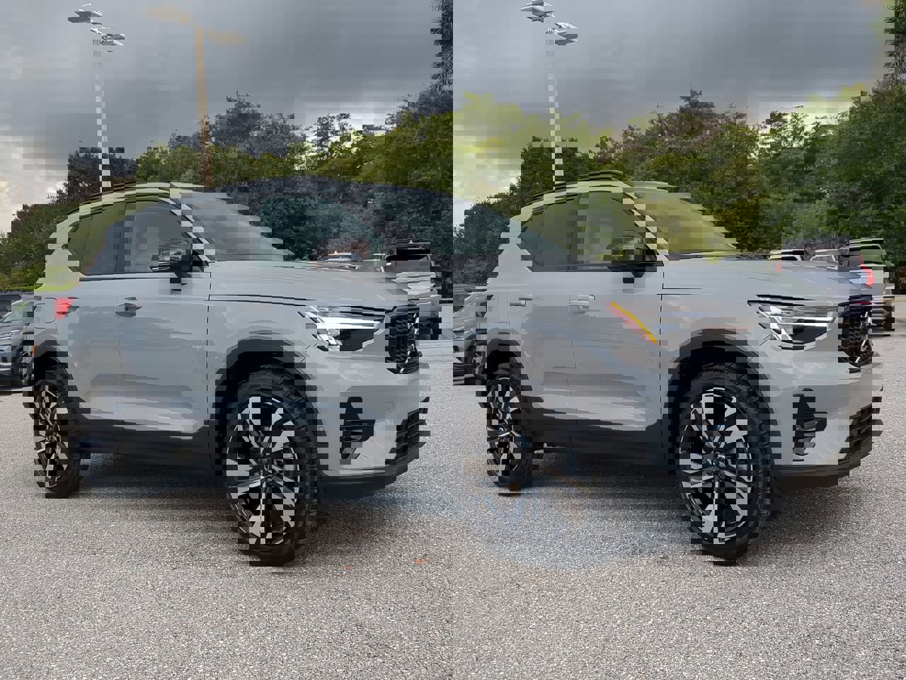 2026 Volvo XC40 Plus photo 2