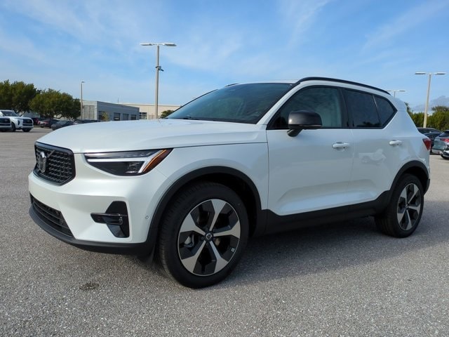 2026 Volvo XC40 Plus - Photo 9