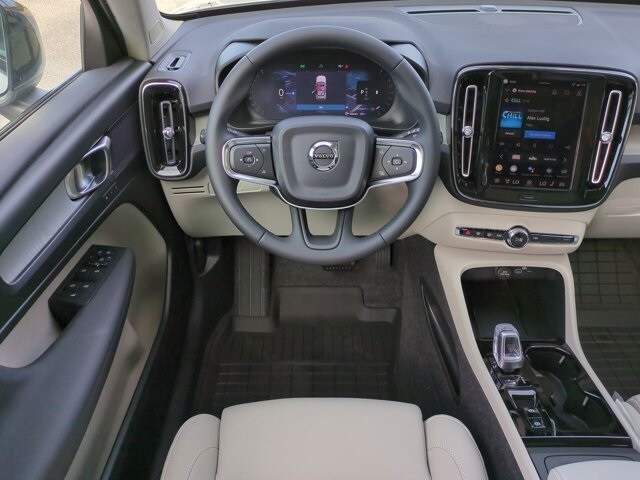 2026 Volvo XC40 Plus - Photo 17