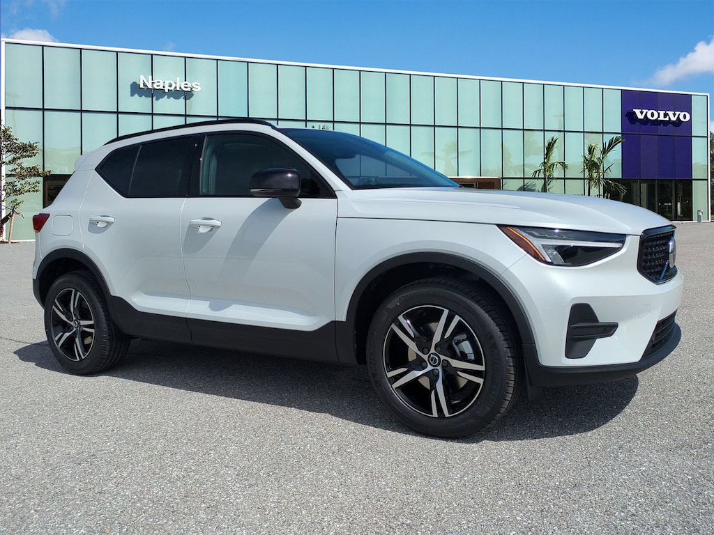New 2026 Volvo XC40 B5 Core SUV