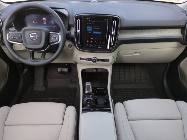 2026 Volvo XC40 Plus - Photo 16