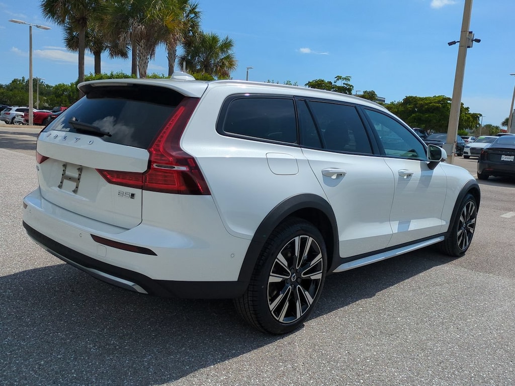 New 2026 Volvo V60 Cross Country B5 Ultra Wagon