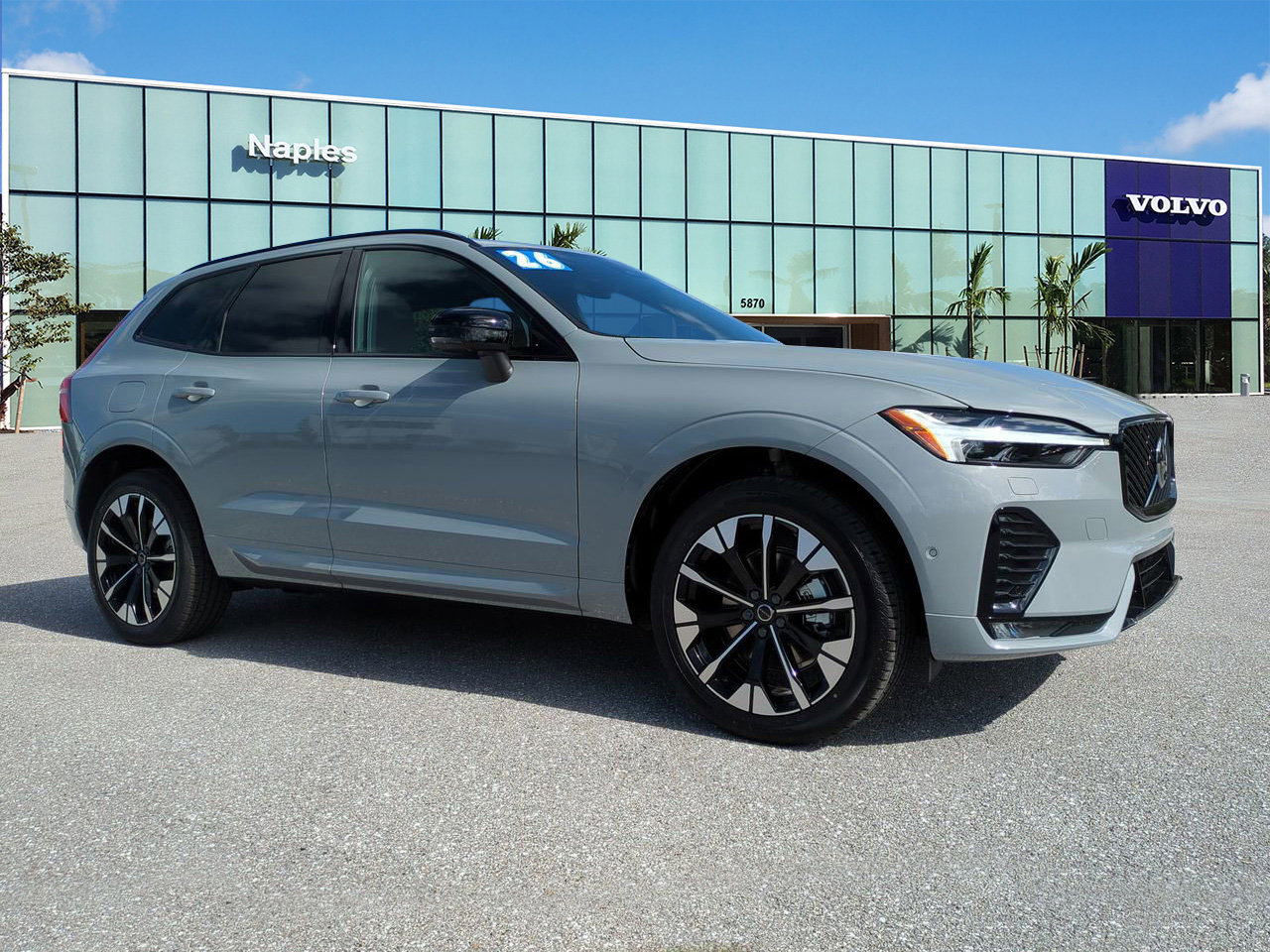 2026 Volvo XC60 Plus's photo