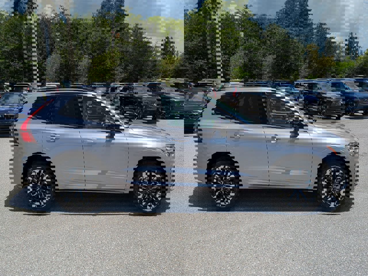 2026 Volvo XC60 B5 photo 2