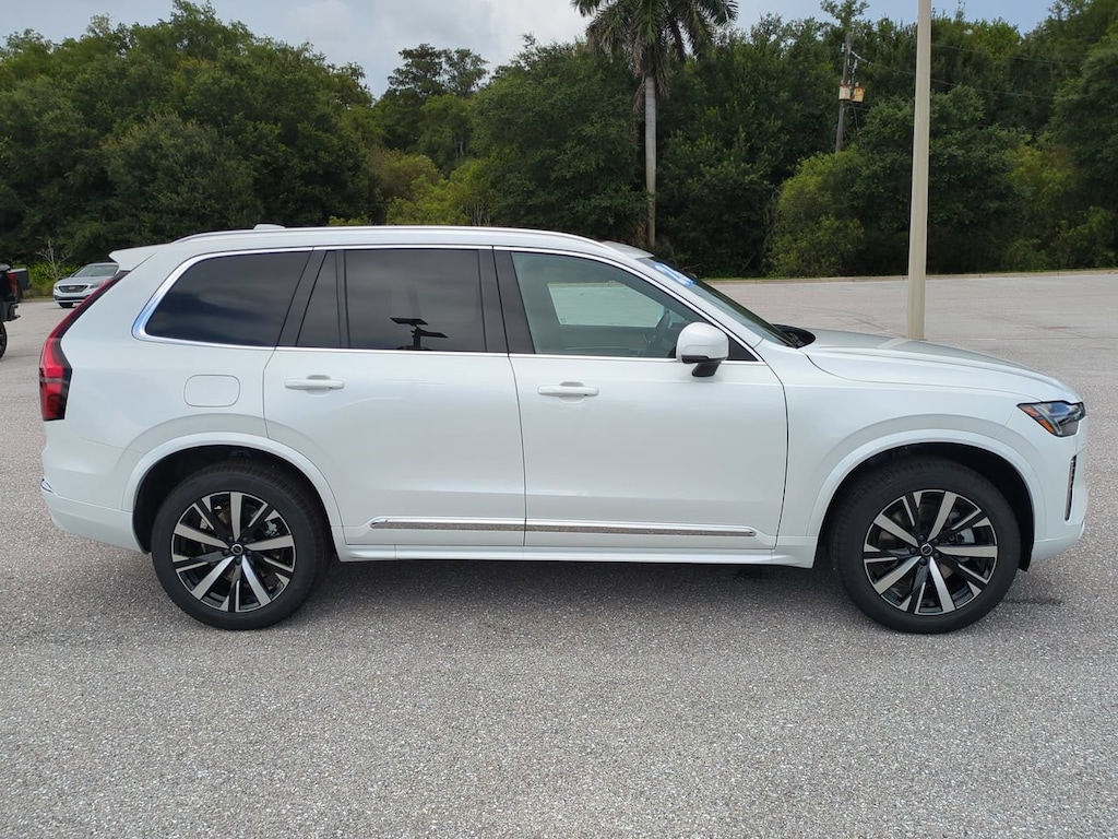 New 2026 Volvo XC90 plug-in hybrid T8 Core SUV