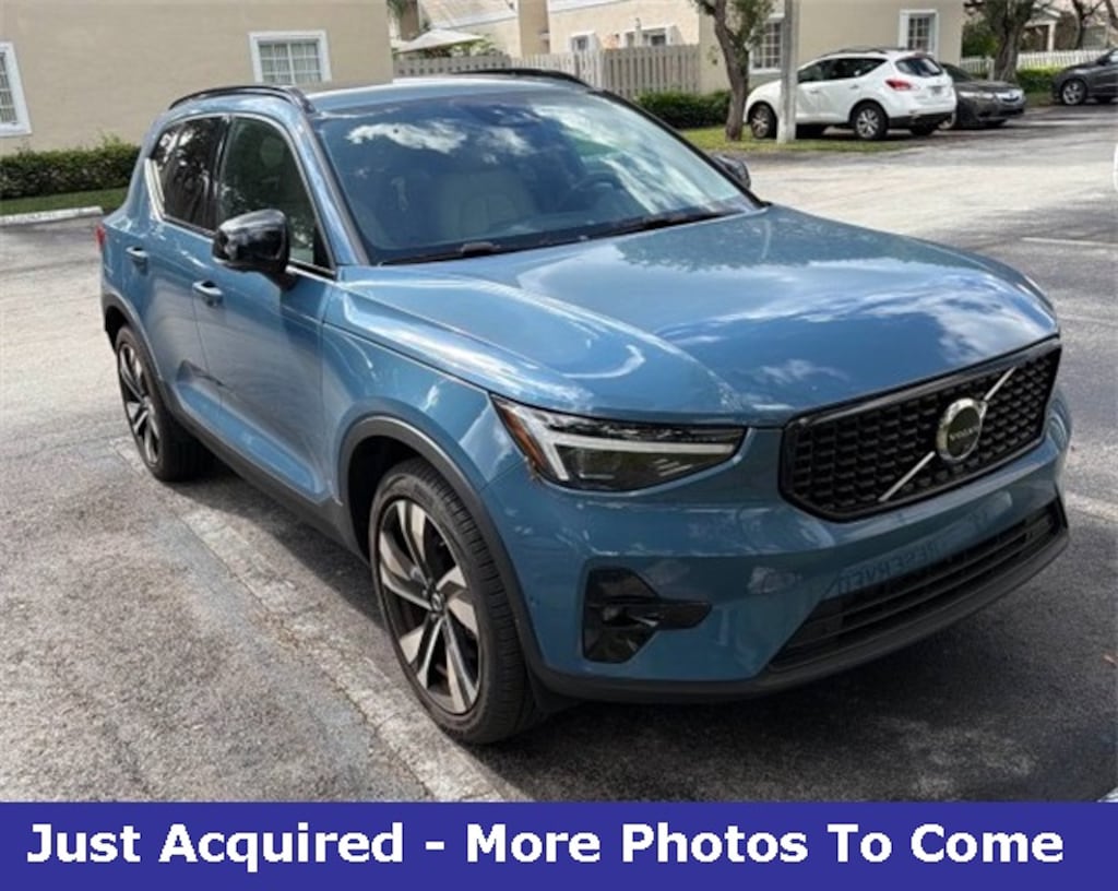 Used 2024 Volvo XC40 B5 Plus Dark Theme SUV