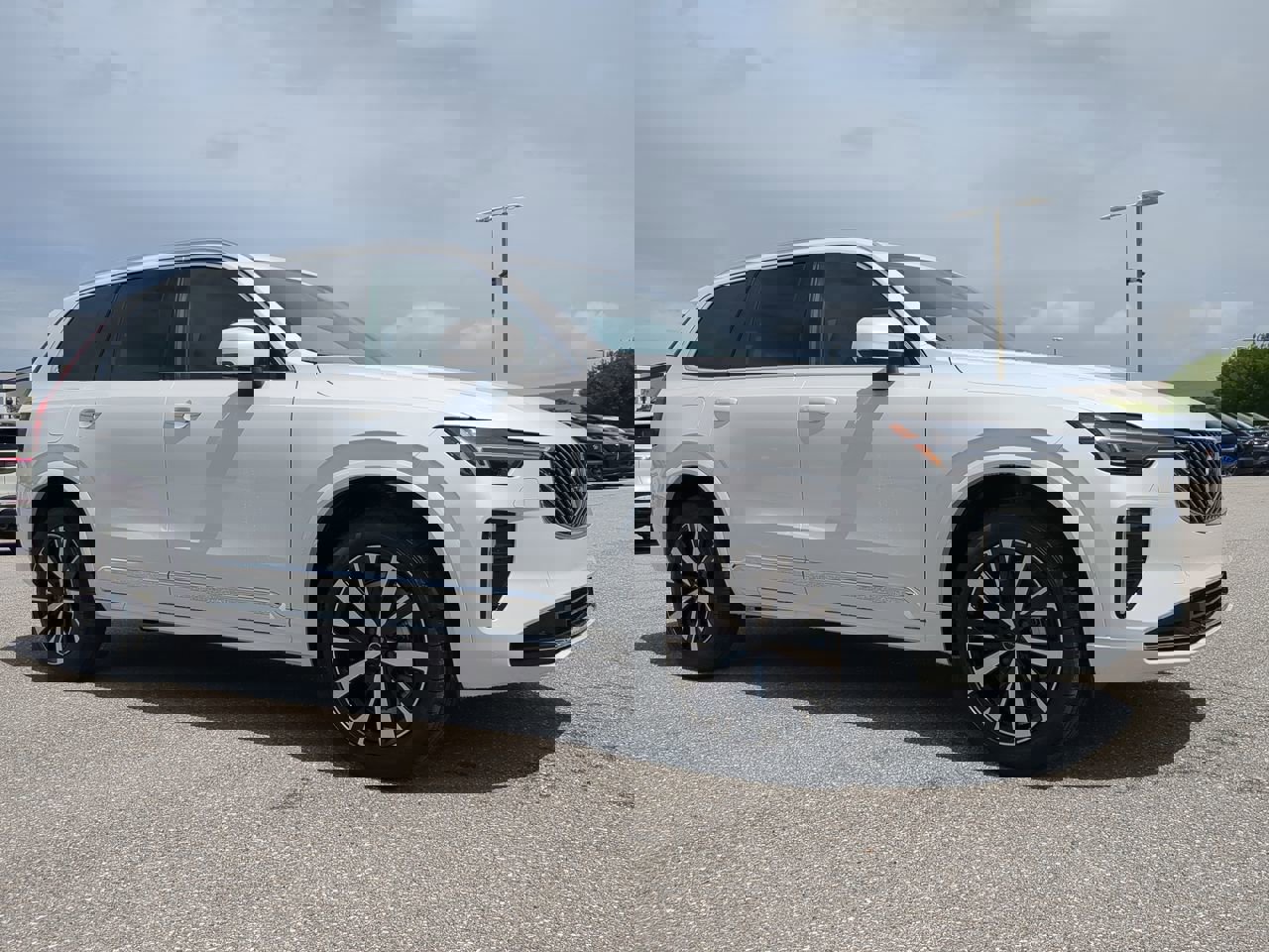 2026 Volvo XC90 Core photo 2