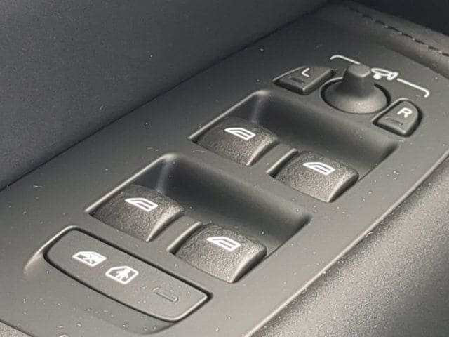 2026 Volvo XC60 Plus - Photo 25