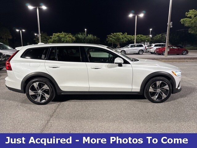 2020 Volvo V60 Cross Country T5 photo 2