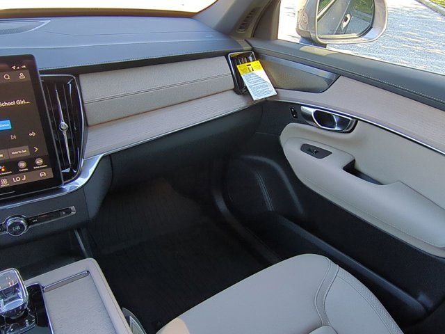 2026 Volvo XC90 Plus - Photo 18
