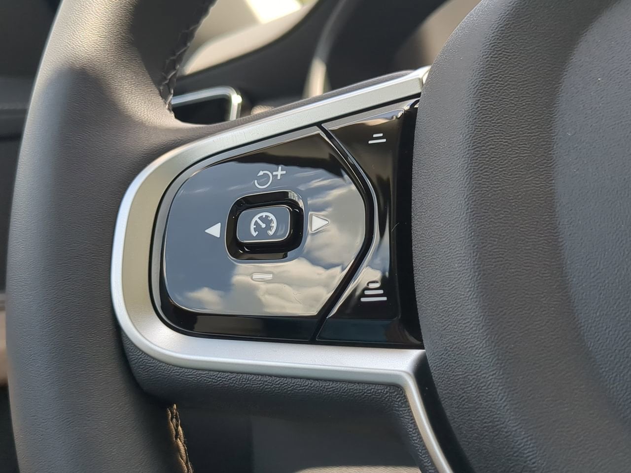 2026 Volvo XC90 Plus - Photo 26