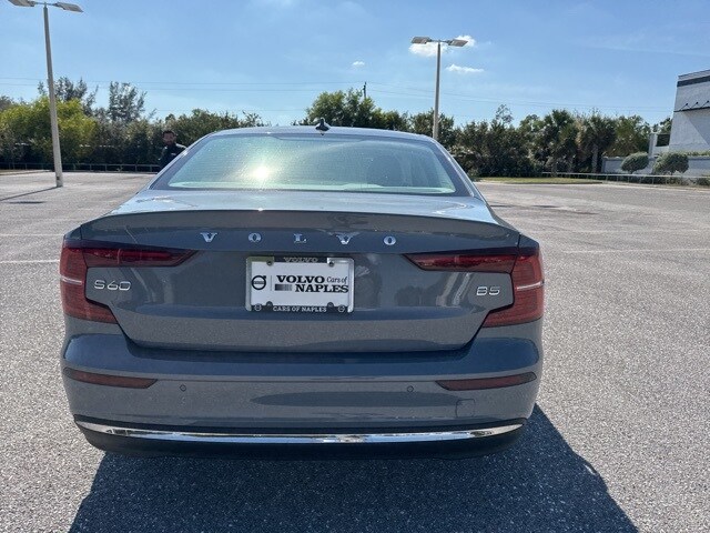 2023 Volvo S60 Ultimate photo 4