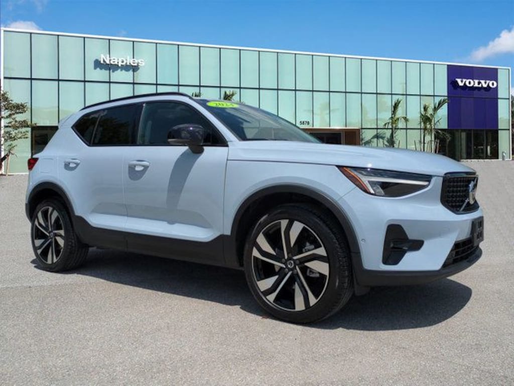 Certified 2024 Volvo XC40 B5 Plus Dark Theme SUV