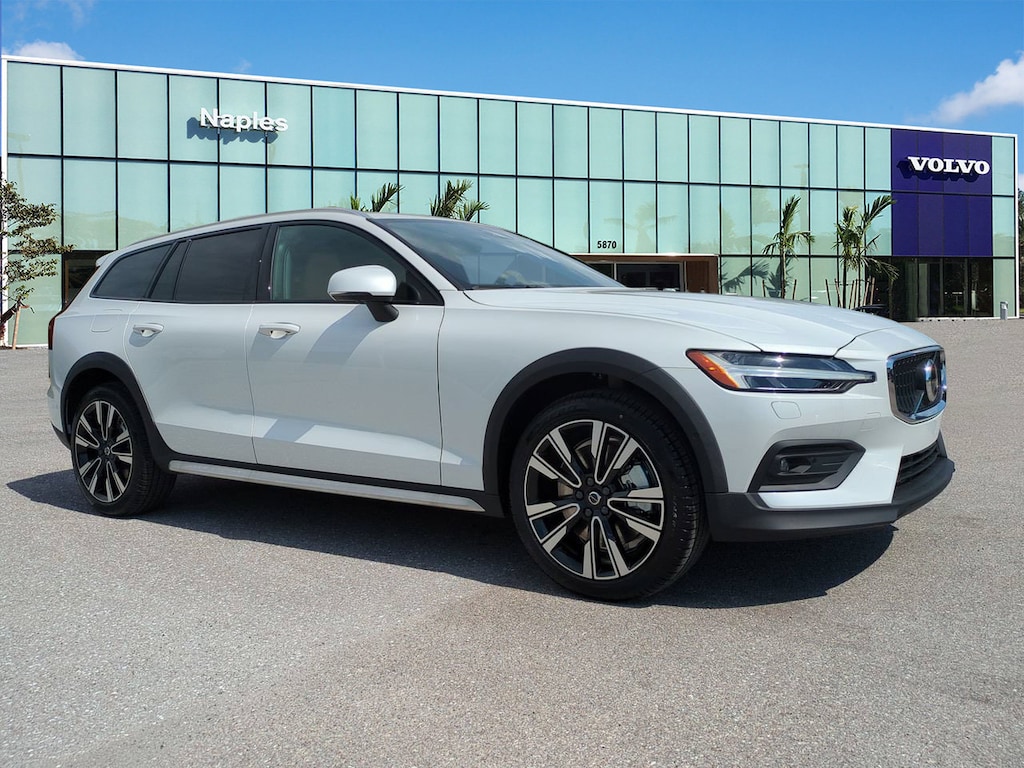 New 2026 Volvo V60 Cross Country B5 Ultra Wagon