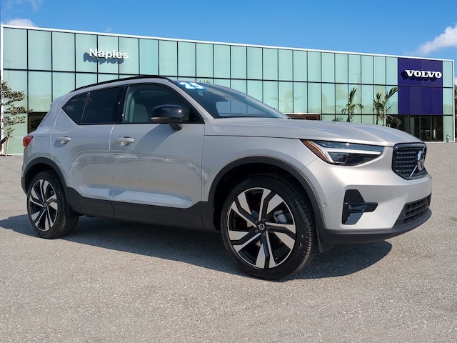2025 Volvo XC40 B5 Ultra Dark Theme SUV