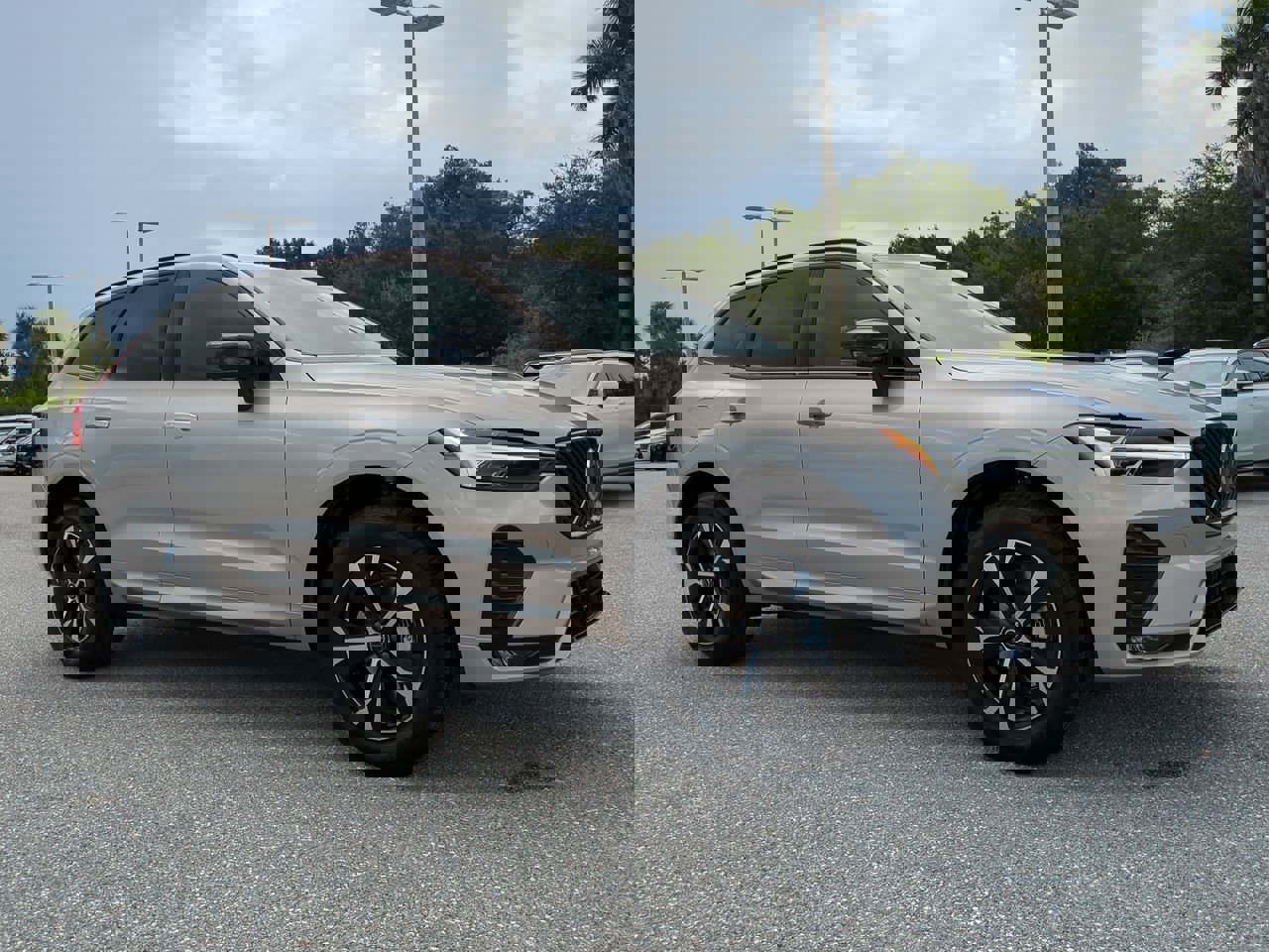 2026 Volvo XC60 B5 Core photo 2